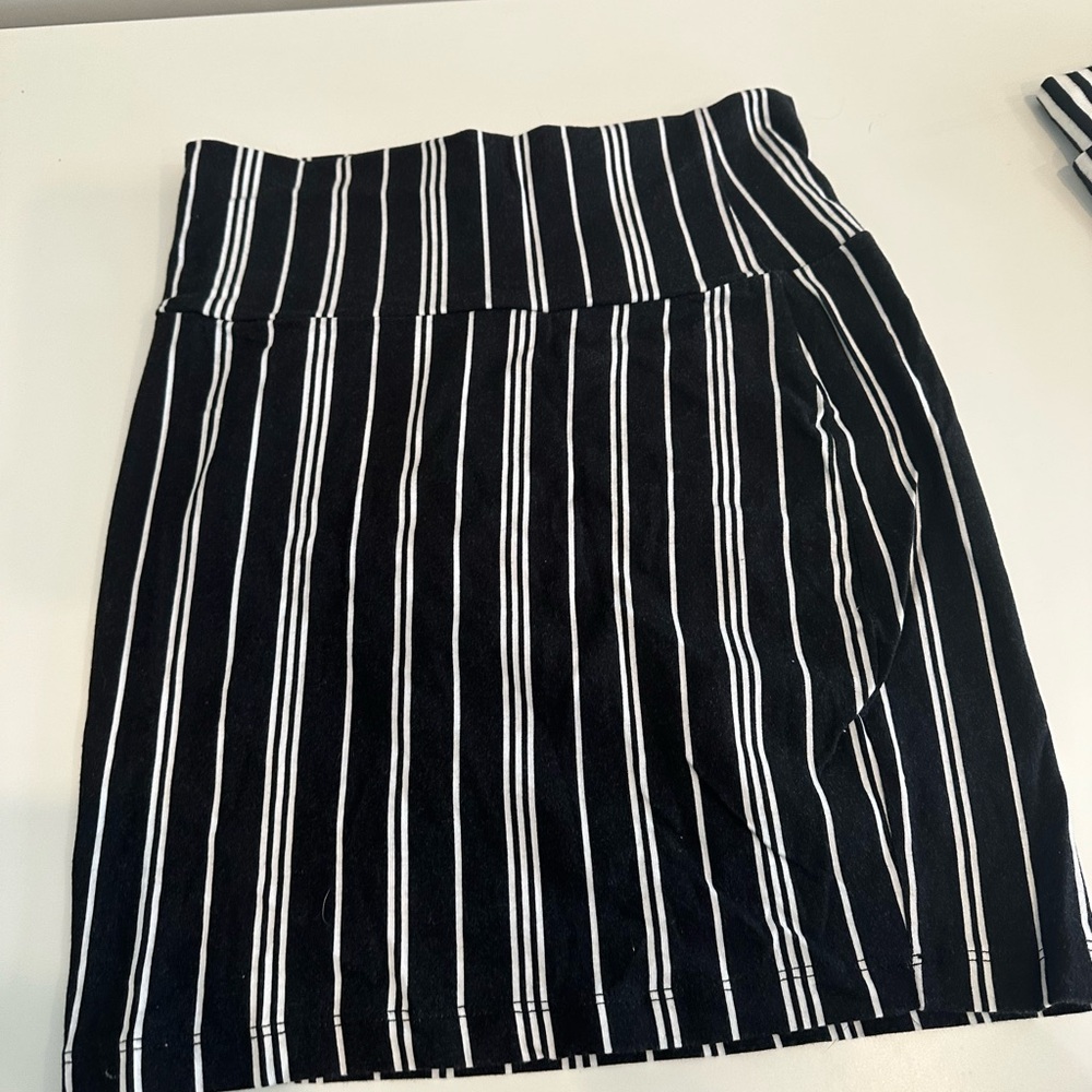 Charlotte Russe Black and White Striped Pencil Skirt